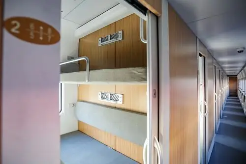 探访"绿巨人"——时速160公里动力集中动车组即将上线运行[组图]