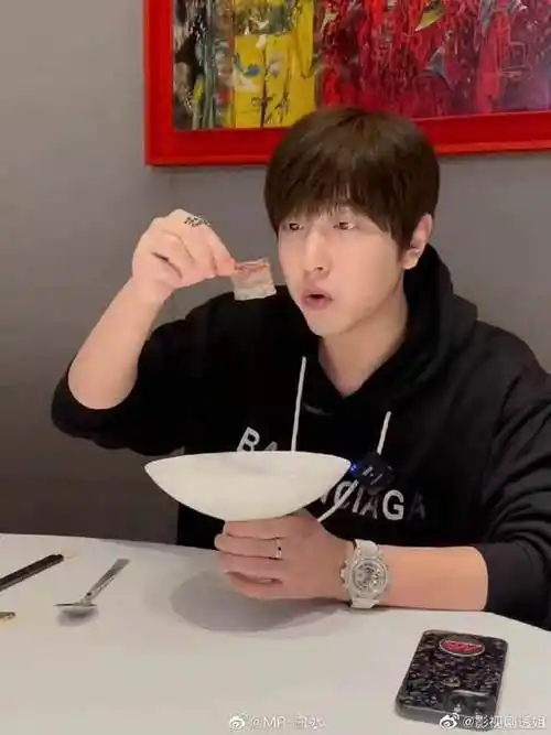 mr白冰虎牙首秀首日订阅就超15万是什么让主播有着这样的人气