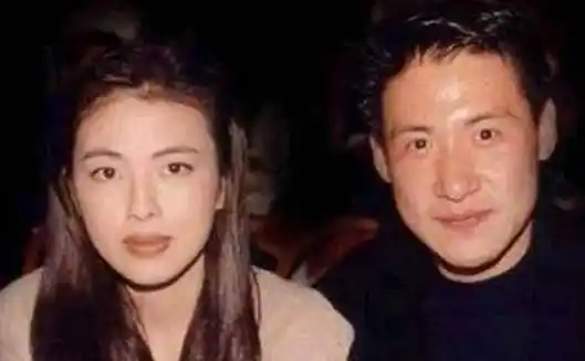 患"洁癖症"却被张学友独宠30年的罗美薇:"幸运"是自己争取的_演艺