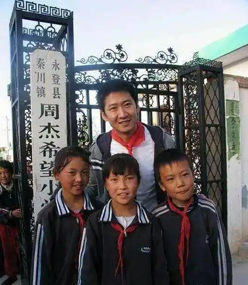 如今,周杰的农场规模已经越来越大,而他也悄悄地成了位亿万富翁.