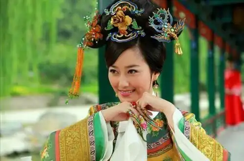 从宫女到皇贵妃,她为乾隆生下六个孩子,生前却未被封后