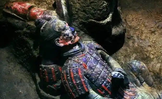 兵马俑中一张神秘的脸,仅出现了5分钟,留下一张照片后便消失了_颜色