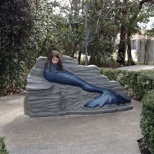 美女上演现实版"美人鱼"