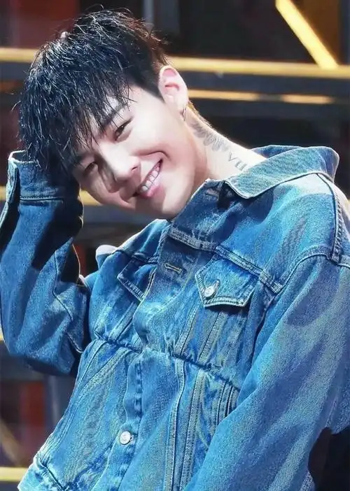 朱小川:权志龙入伍了,你的春天来了,从头开撩