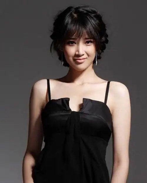 当红女星奚望爱着两个父亲离婚最对不起自己的女儿