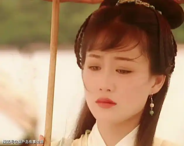 梁小冰晒照,她年轻时好美,儿子也超级帅!她有一段完美的爱情