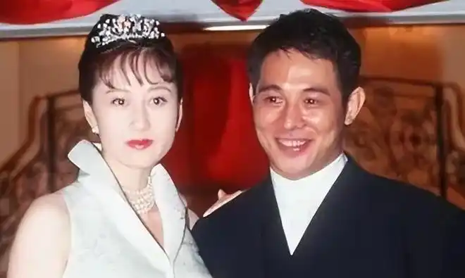 李连杰的爱情往事|利智|龙在天涯|周星驰|何鸿燊|关之琳_网易订阅