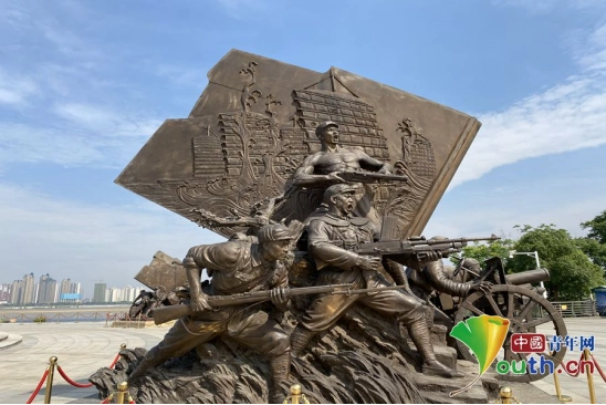 足迹庆祝建党100周年军旗在这里升起