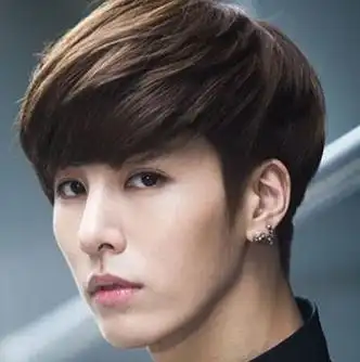 初中生男生蘑菇头真实照片初中蘑菇头男生