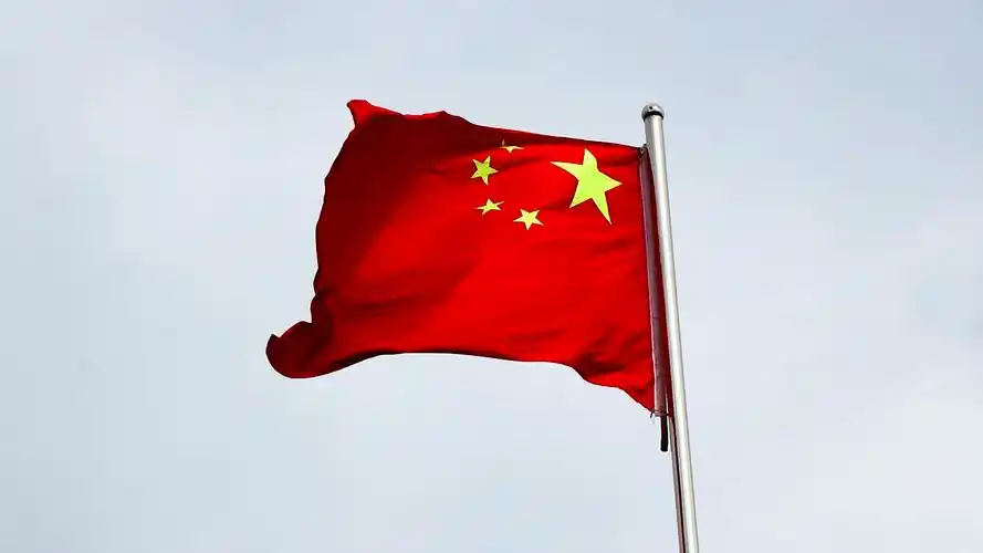 4k高高飘扬的五星红旗视频素材