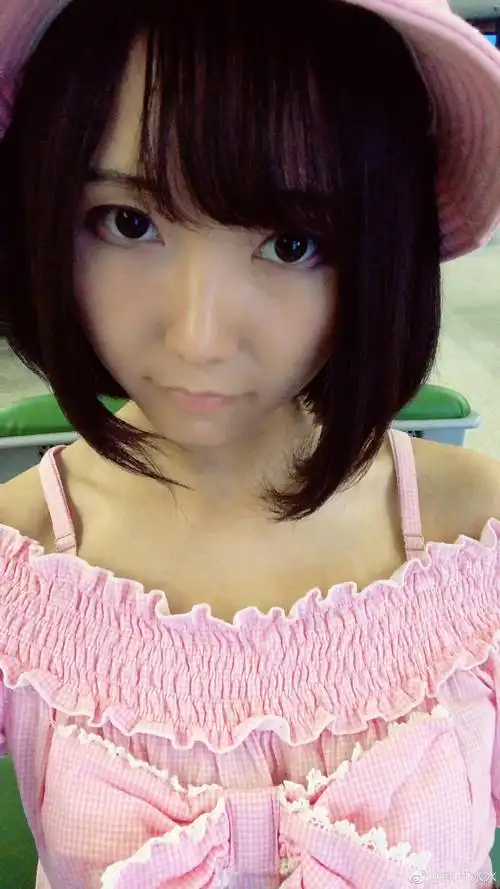 p>新月冰冰,中国配音演员,网络歌手.