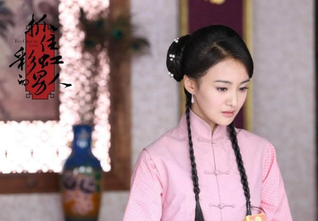 《抓住彩虹的男人》郑爽民国装剧照,时装古装造型都好看!