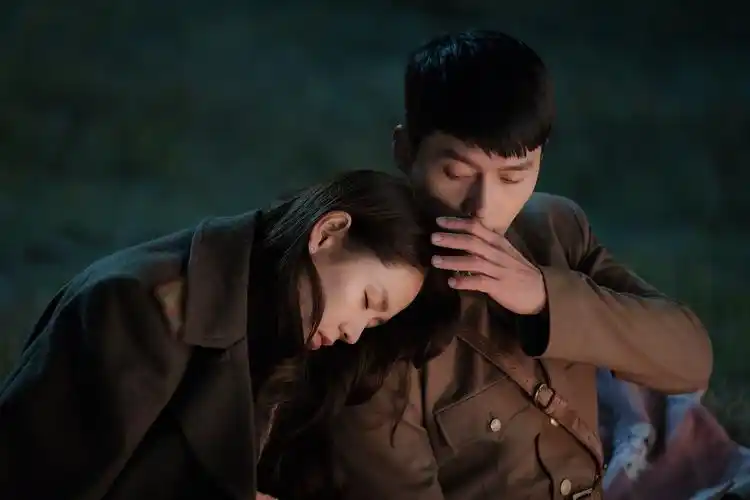 《爱的迫降》将于本周停播 优雅精致财阀女孙艺珍精彩剧照公开【组图