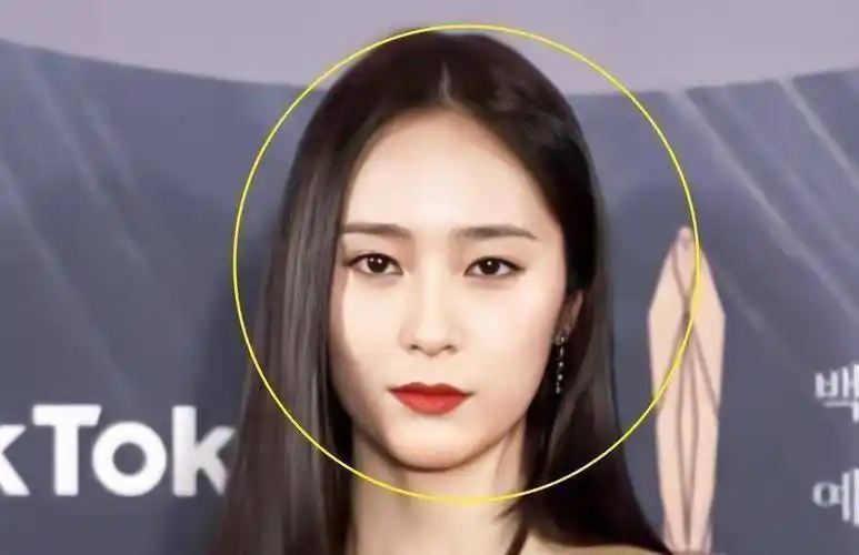 其实并不是郑秀晶变胖了.应该换一种说法.