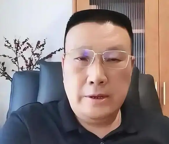 潘克律师前不久在直播中对许敏的粉丝进行了不雅言论,引发了很多争议.