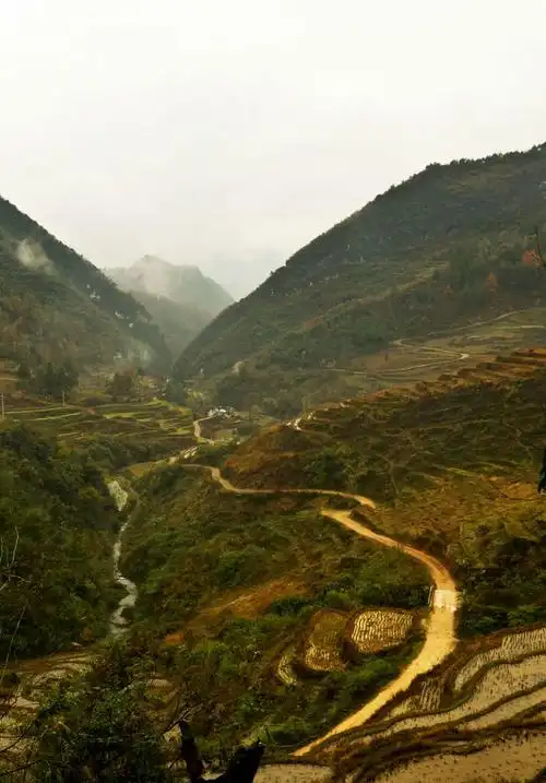 葛龙村溶洞内的暗河葛龙坡石阡县本庄镇乐桥葛龙村汇聚14亿人的力量