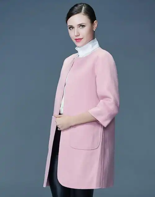 经典大牌藕粉色大贴袋外套