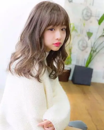 软妹自然微卷中长发