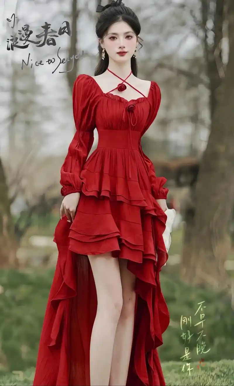 法式宫廷风复挂脖连衣裙真的好美～不规则收腰大摆遮肉显瘦,修 - 抖音