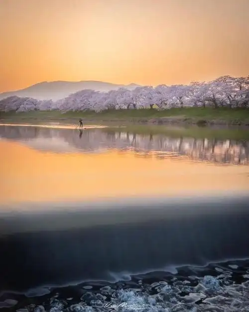 乘着微风,划进美景|大海|倒影|ins|蓝天白云|photo_网易订阅