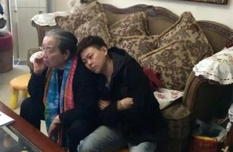 李明启全家照: 儿子是教授,你绝对不知道的秘密