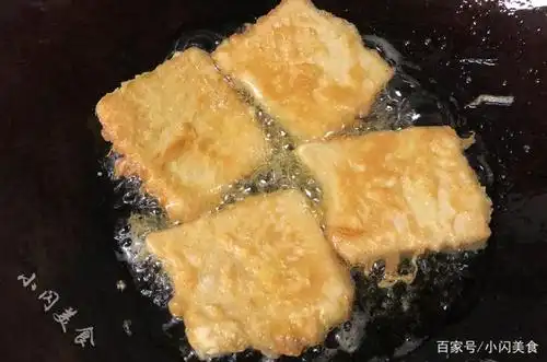 早餐做了一顿香煎鸡蛋豆腐,四五岁的孩子都抢着吃,好看还有营养