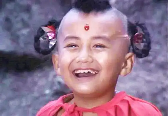 红孩儿为什么不像父亲牛魔王那样头长一对牛角?听铁扇公主怎么说