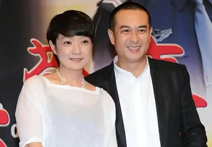 回顾王海燕嫁演员张嘉益41岁当妈也幸福丈夫打麻将让她很烦恼