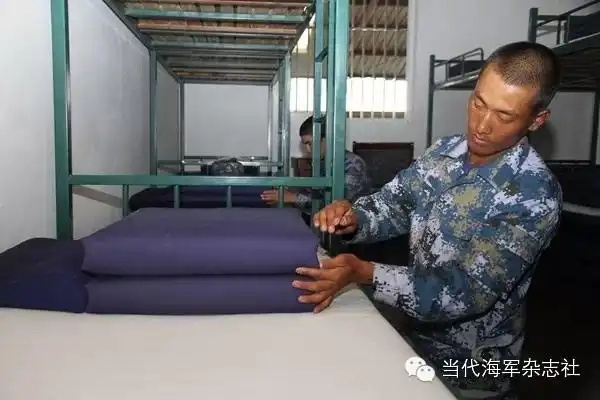 被子叠成豆腐块