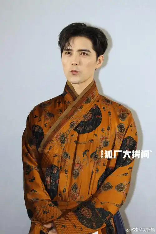 海的尽头是草原首映礼阿云嘎生图##阿云嘎蒙古袍造型