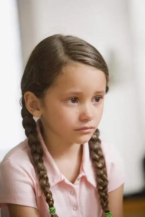 欧洲,欧洲人,仅一个女性,仅一个人,服装,朦胧,模糊,注视,休闲装,小孩