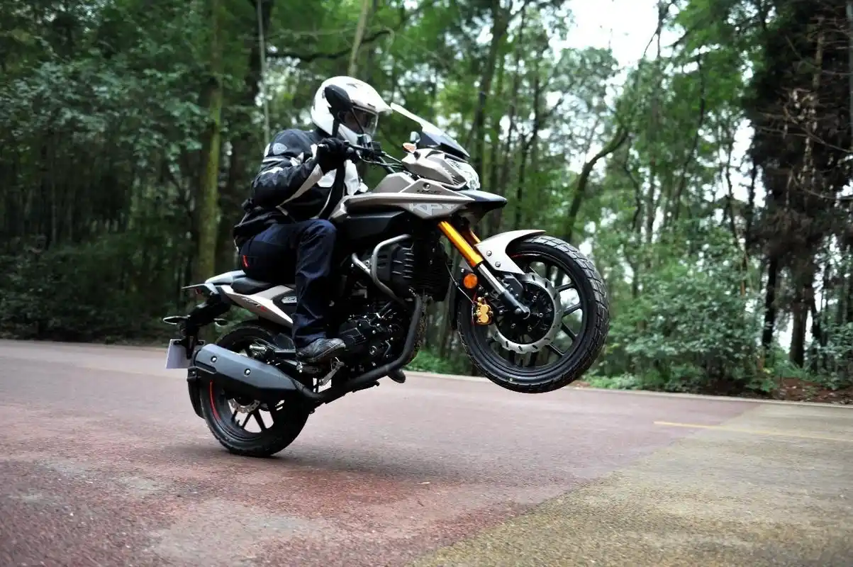 力帆kpt200同级别最便宜的小排量探险旅行车配置一点也不低