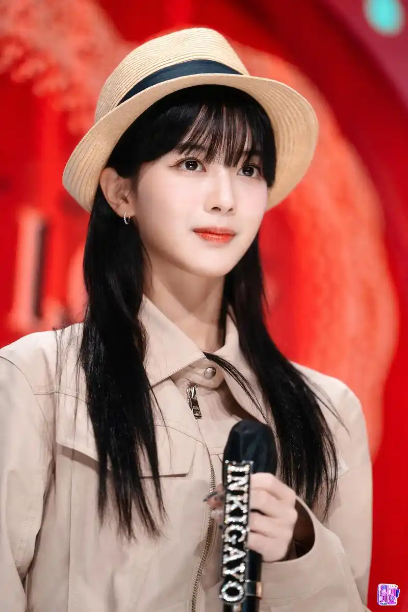 卢正义,2001年7月31日出生于韩国首尔,韩国namoo actors女演员