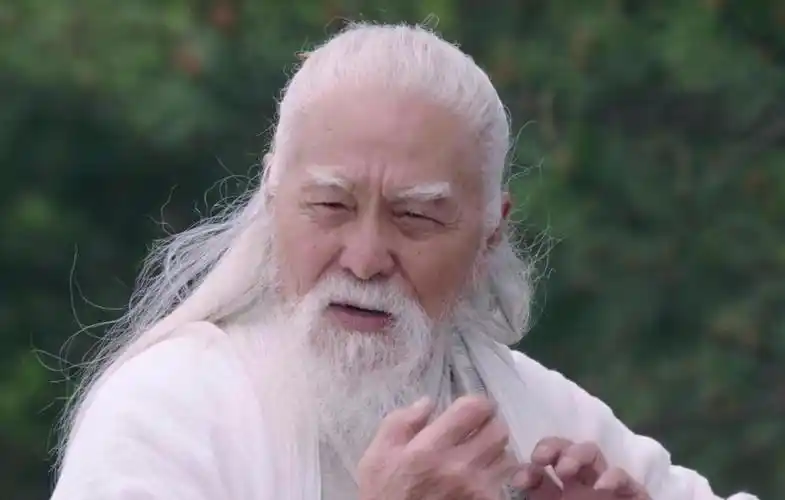 张三丰那么牛,为何治不好玄冥神掌?看看谢逊对张无忌做了什么吧