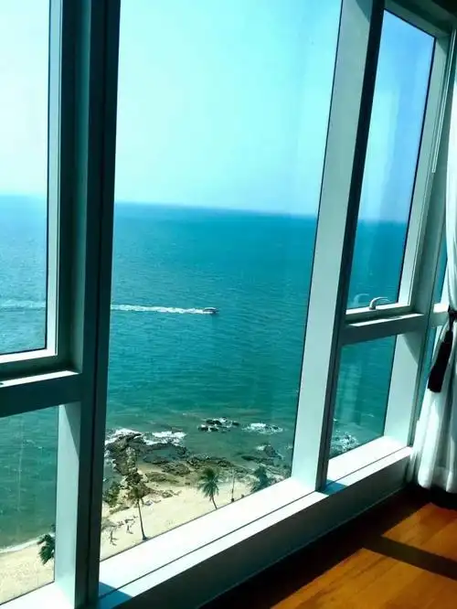 芭提雅一线海景公寓面朝大海春暖花开