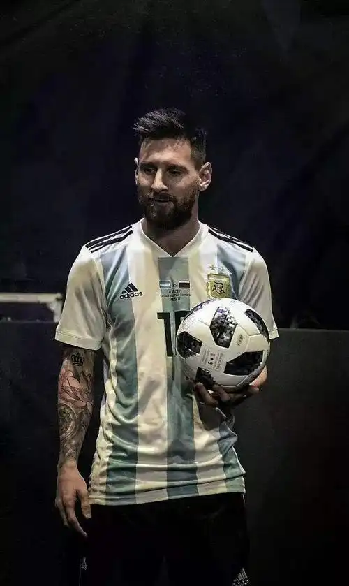 足球巨星——梅西,高清摄影作品,可做手机壁纸,喜欢就选一张吧