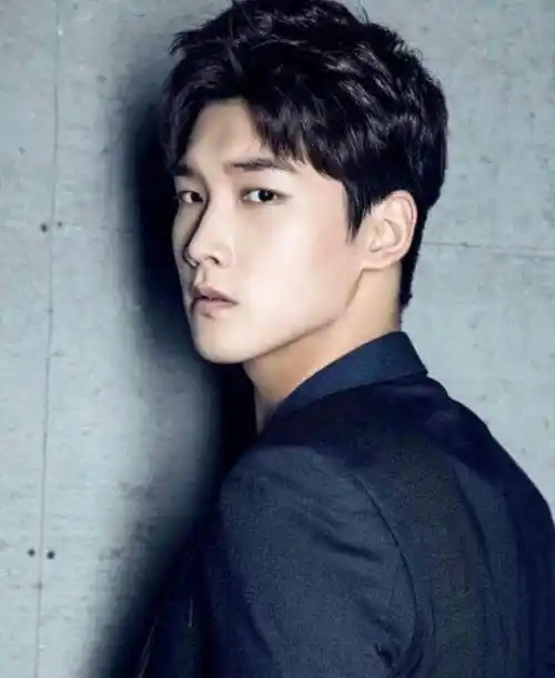 原创双世宠妃邢昭林大火网友直呼其撞脸杨洋