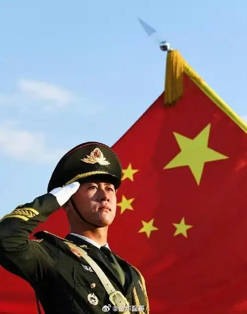 这个军礼太帅了,清晨第一个赞给中国军人
