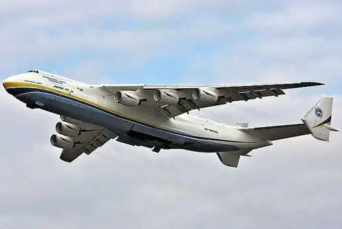 世界最大飞机降落石家庄机场 堪称超级空中巨无霸