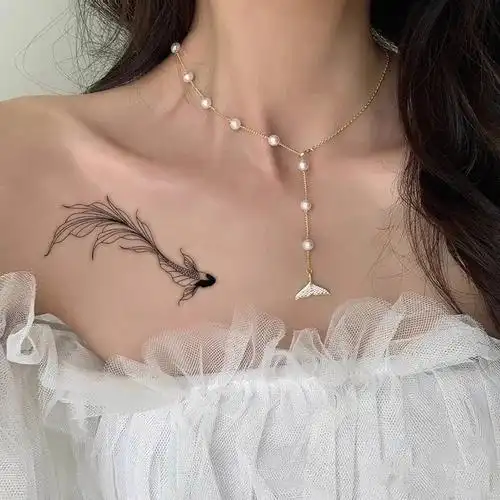 鱼纹身女生锁骨纹身小清新纹身