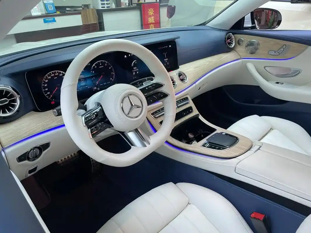奔驰e260改装游艇蓝内饰.感谢尊贵的梅赛德斯车主支持!愿 - 抖音