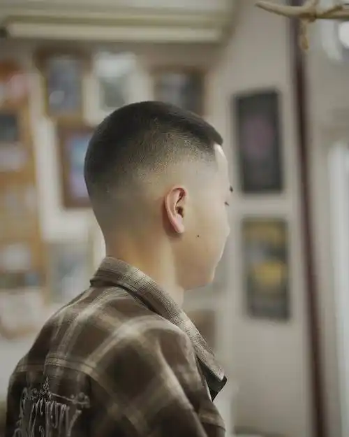 夏季男发别乱剪,想要清爽还是两侧铲短发型,时尚还帅气|脸型|圆脸|方