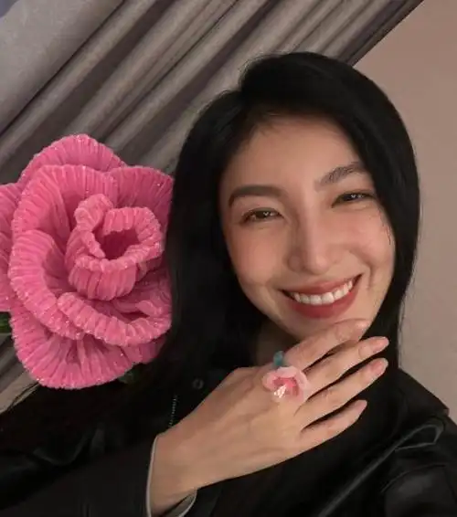 家暴的爹,杀人蹲号的弟,"台湾美人"杨谨华:小说照进了现实