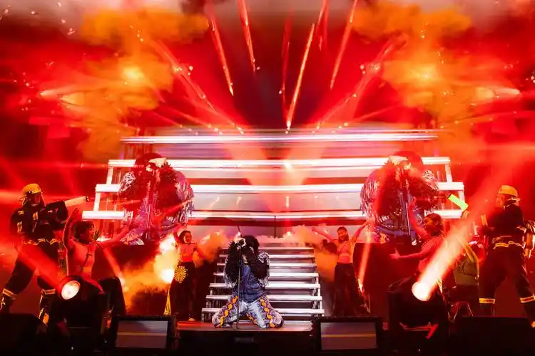 杜德伟上海演唱会现场惊喜连连 神级舞台一票难求_音乐_全场_歌迷