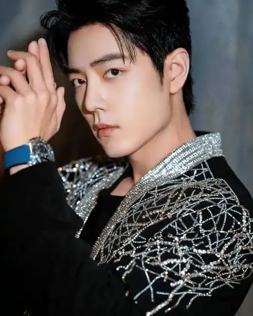 肖战时尚写真集:玉树临风,英俊潇洒