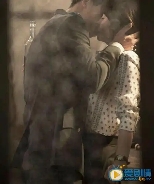 太阳的后裔宋慧乔宋仲基首次接吻网红剧照曝光