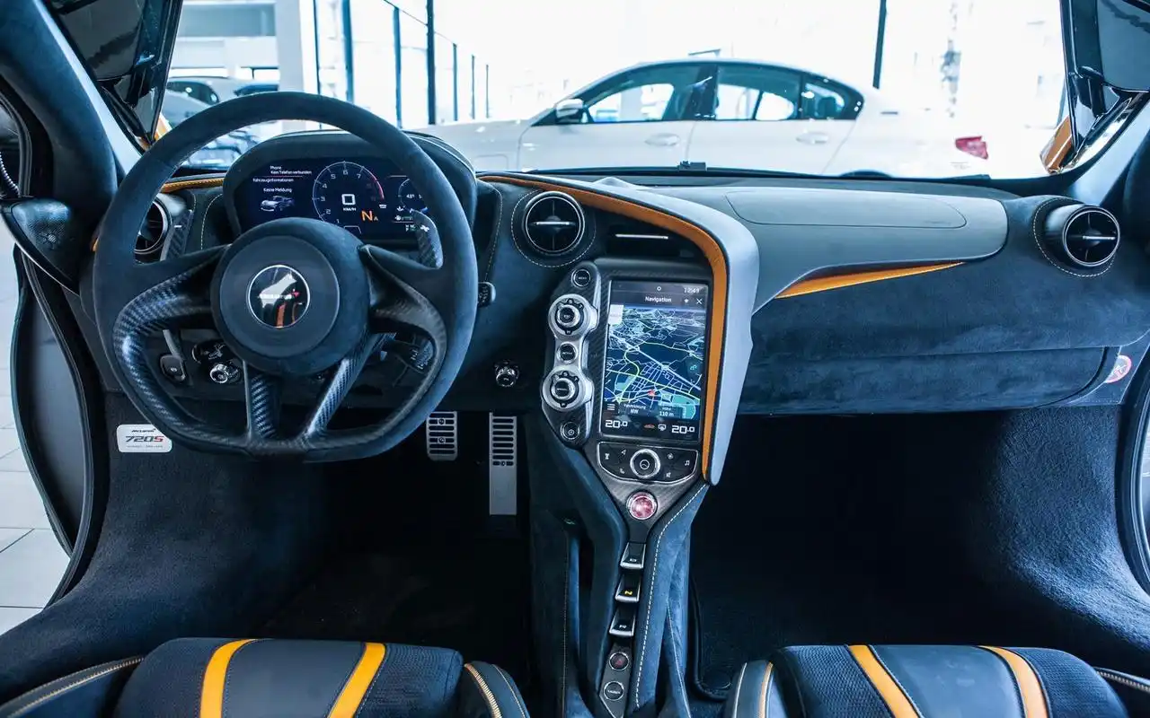 外观看着好科幻的迈凯伦720s