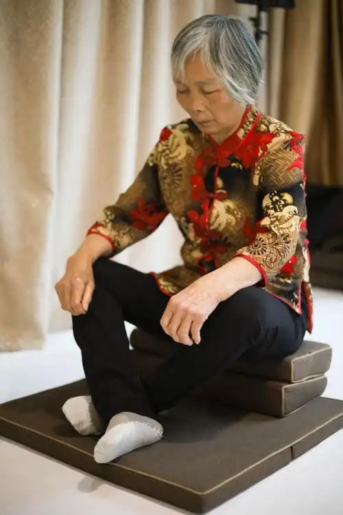 八十岁老人家练习禅舞后骨质增生马上减轻了很多