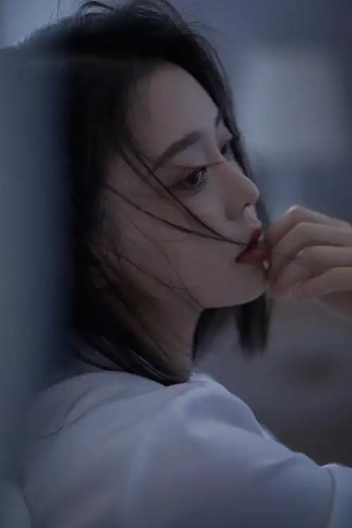 下半年 别再为了不值得的人 夜里哭湿了枕头个人写真丨时尚写真丨艺术