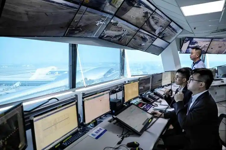 南宁机场机坪塔台开启新征程附图
